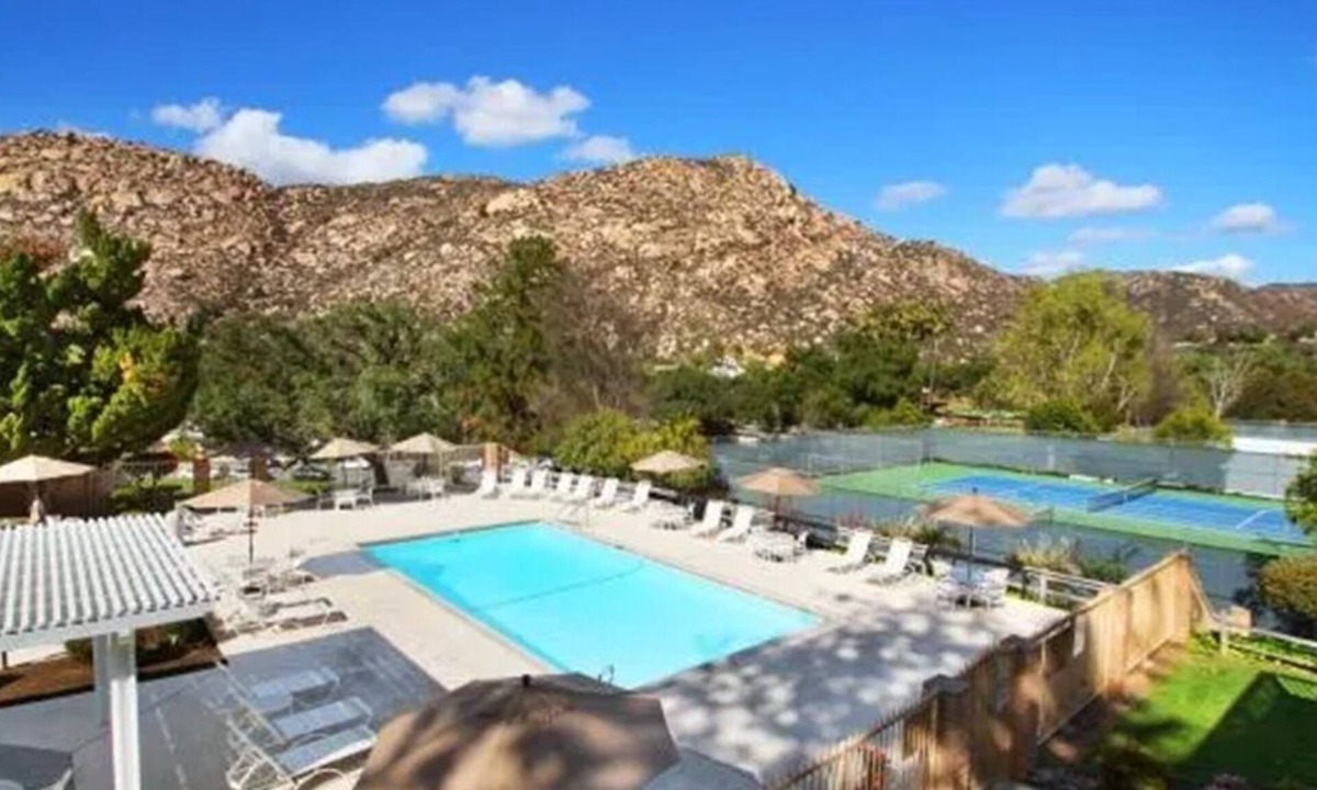 San Diego Country Estates Condo | 1 BDRM RIVIERA OAKS RESORT & RACQUET CLUB- 2 INDOOR POOLS, 10 TENNIS COURTS, SPA