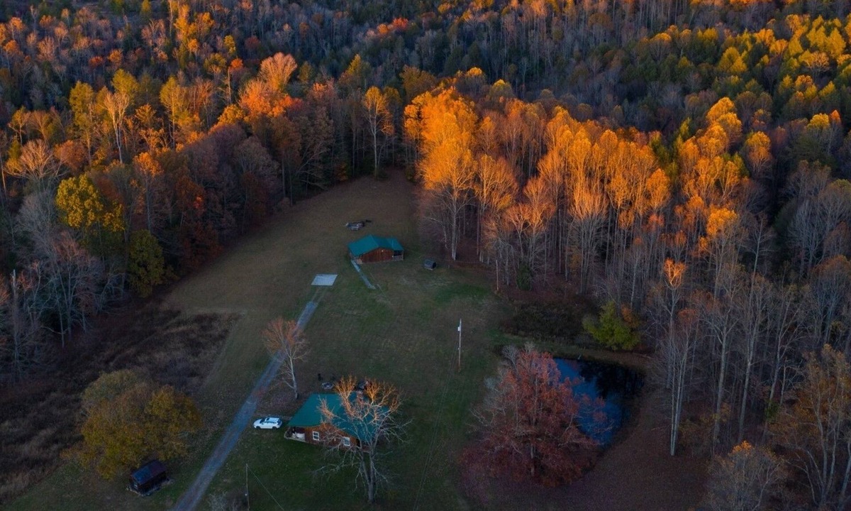 Hico Cabin | 1 room cabin Fern Creek Cabins @ New River Gorge White Water Hiking Hot tub.