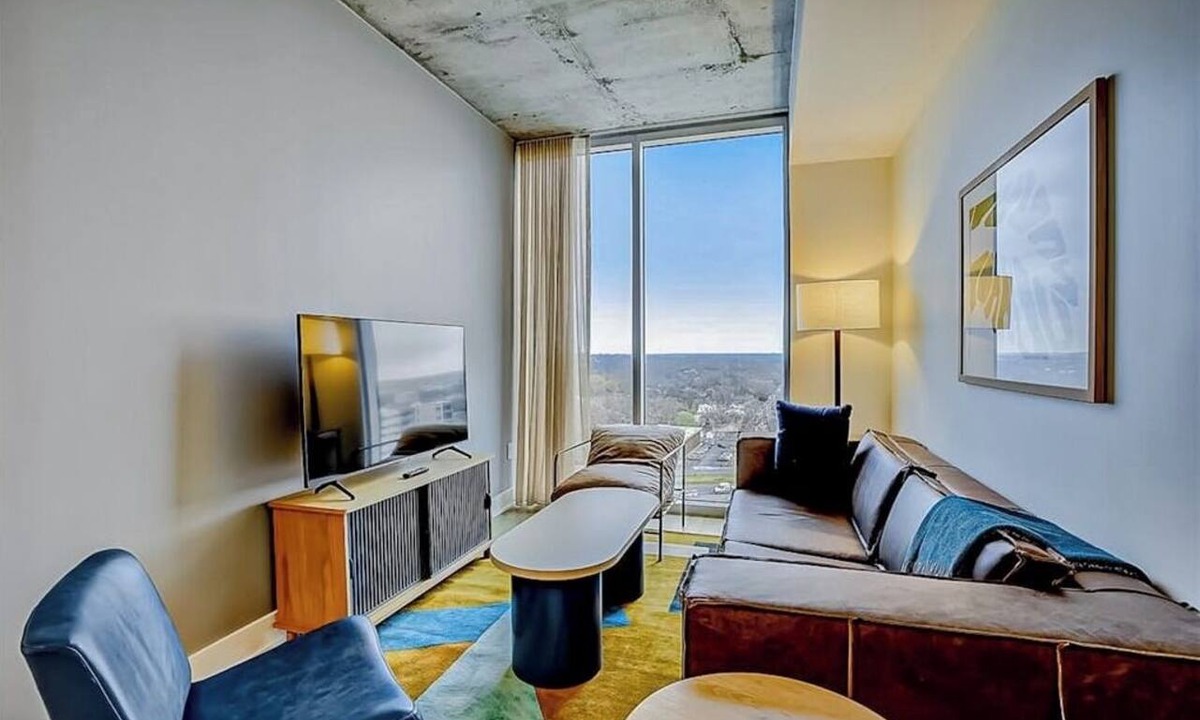 Rainey Street Historic District Condo | 17th-floor condo with pool and fitness room, fast WiFi, and washer/dryer
