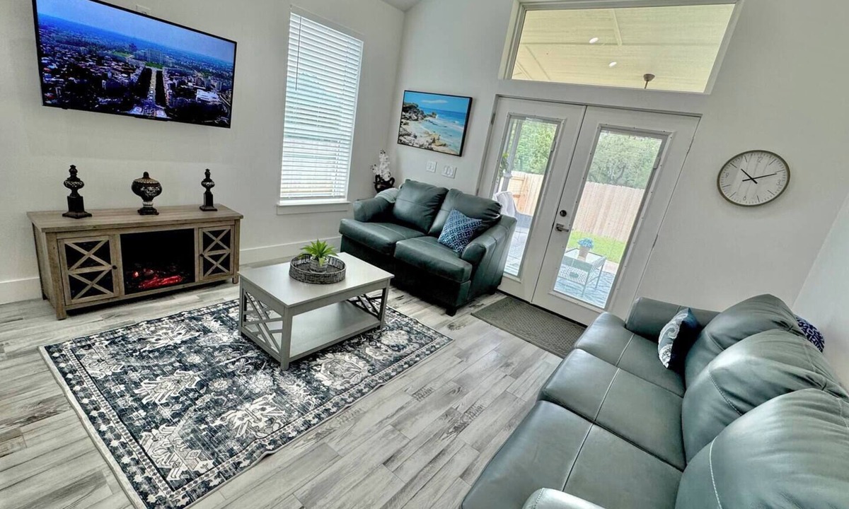Cross Mountain House | #1Townhome,SECLUDED,3bedrooms,close La Cantera,Rim,SixFlags,Seaworld,Riverwalk.