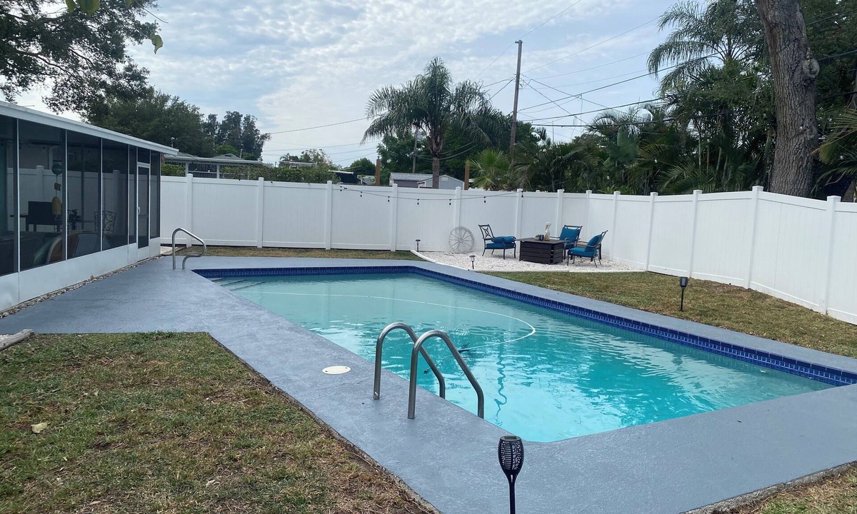 Dunedin House | 2/1 Pvt Pool home/walk to Blue Jays stadium/DT Dunedin. Golf Cart rental avail