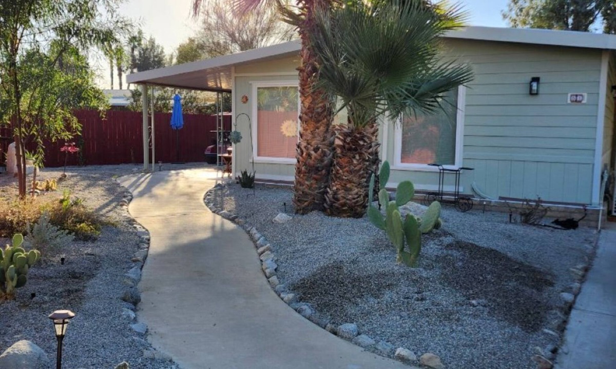Borrego Springs House | 2 Bdr 2 Ba house #51 Borrego Spring Ca 55+ Road Runner community golf pool pball