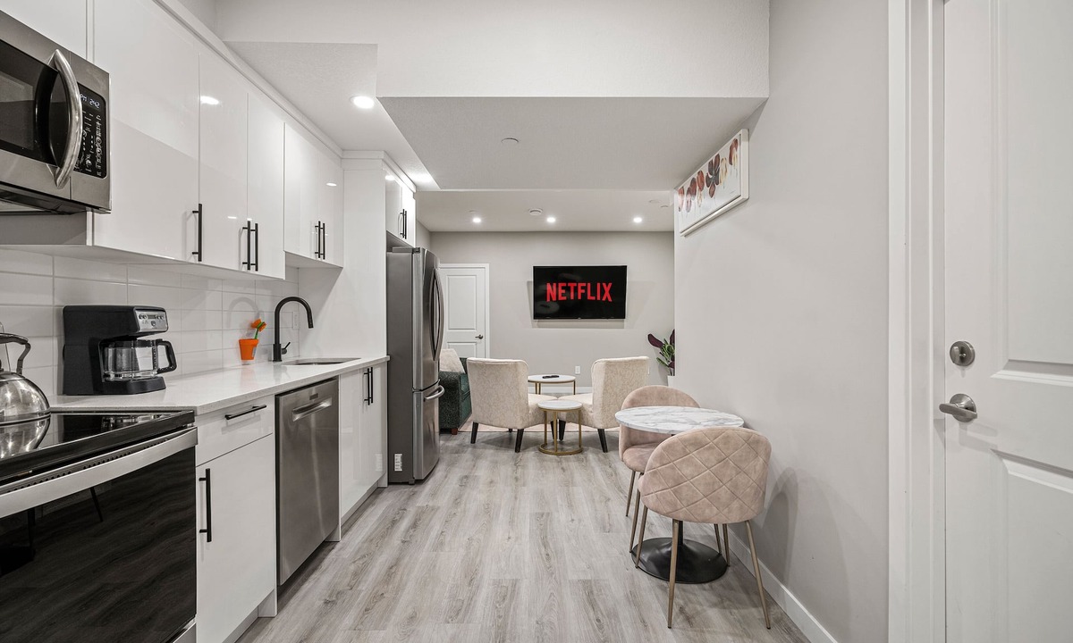Calgary Apartment | 2 Bedrom 3 Beds Suite