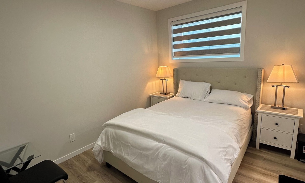 Keith House | 2 Bedroom 1.5 Bathroom Brand New, Tranquil Suite: Your Gateway to Rockies & City