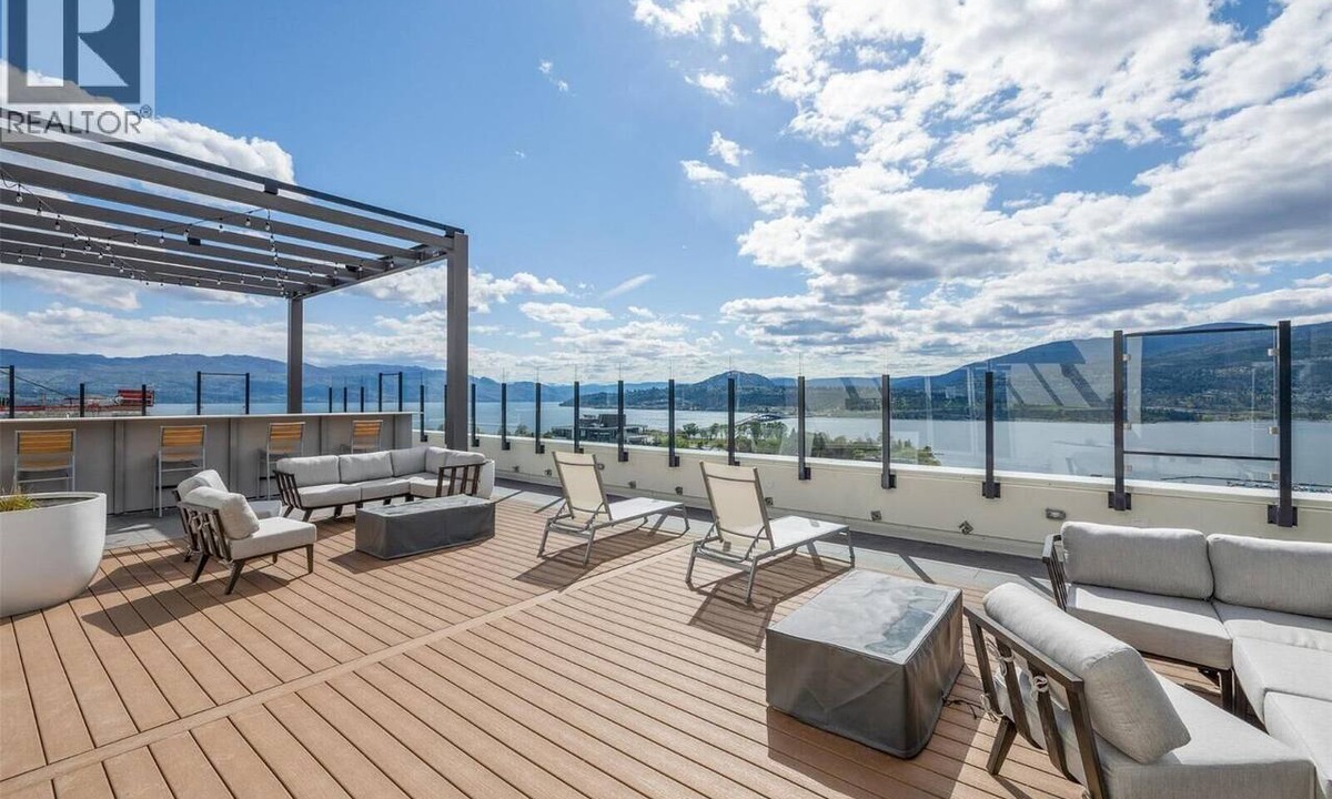 Downtown Kelowna Condo | 2 Bedroom Lakeview in Downtown Kelowna with Rooftop Terrace + EV Parking