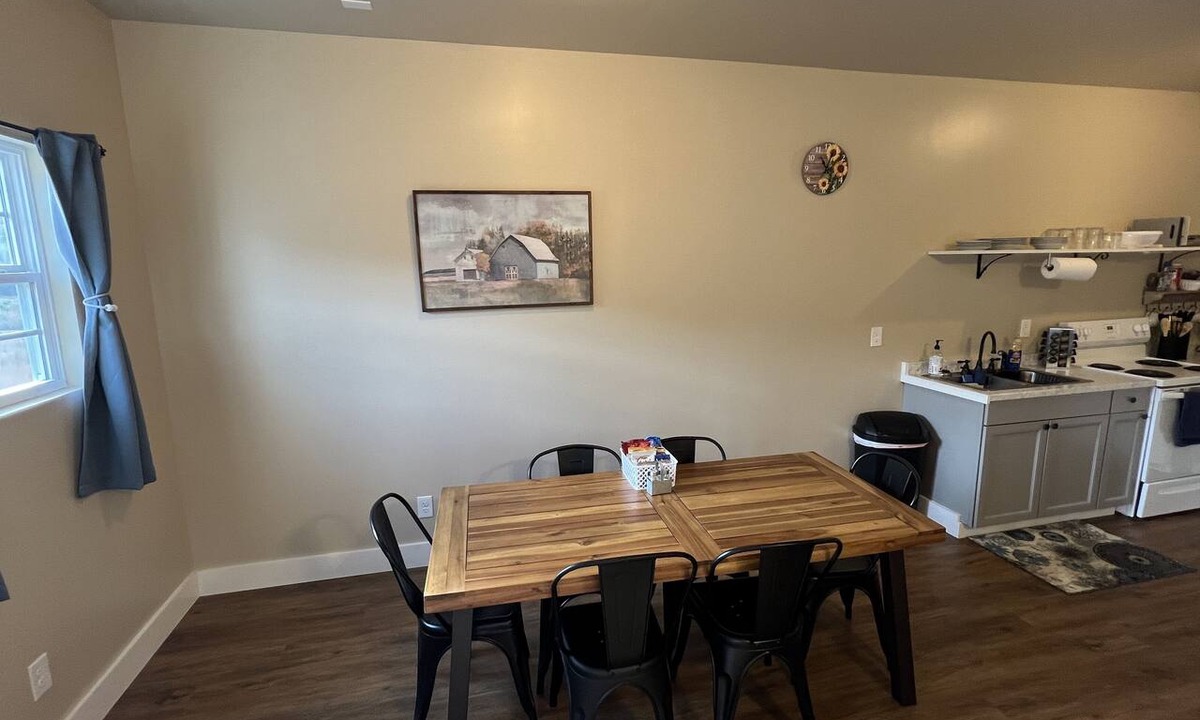 Benton Apartment | 2 BR,1BA Spacious Mountain View Suite near Cherokee National Forest, Ocoee River