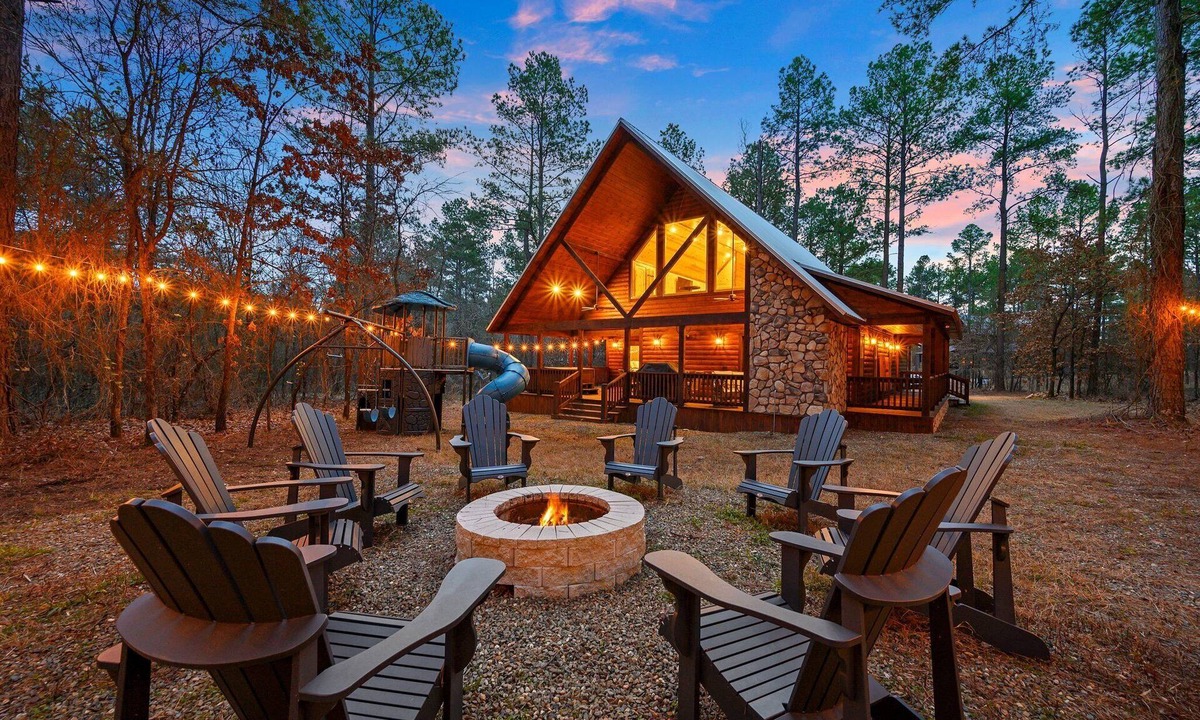 Hochatown Cabin | 2 BR Cabin W/Loft, Playset, Firepit, Hottub, Billards Table, Arcade