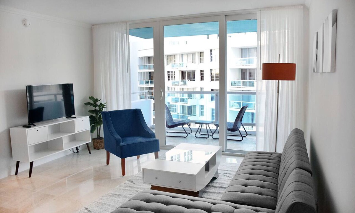 Mid Beach Apartment | 2bd2bth Partial Ocean view Ste w/balcony, Pool, nearby dining, beach access