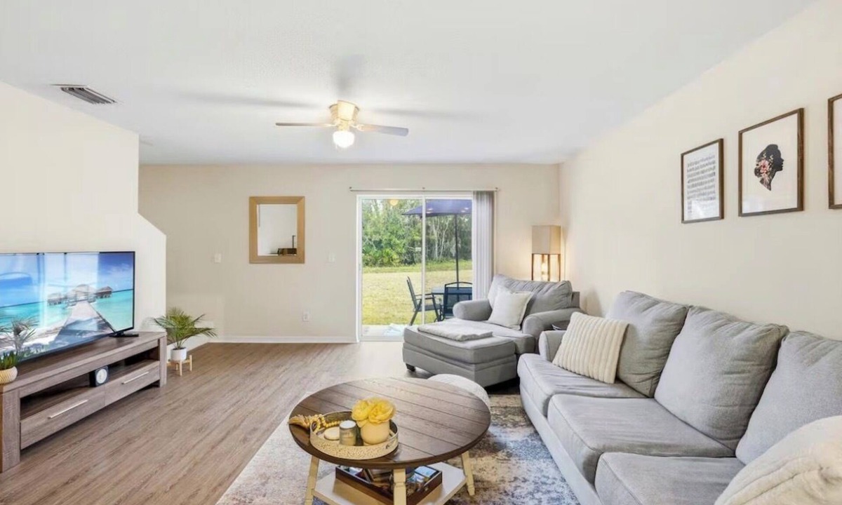 Grand Oaks House | 2BR Townhome, Private, Monthly Stays Welcome!