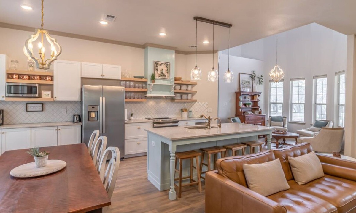Spring Branch House | 3-Acre Hill Country Retreat w/Private Office Cabin & Fenced Yard