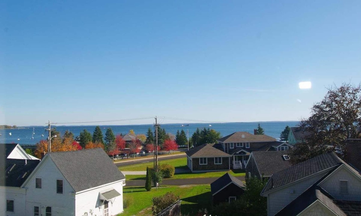Rockland Apartment | 3 bedroom 2.5 bath apartment with views of Rocklan