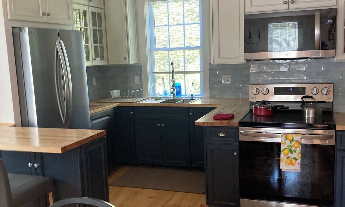 Dresden Apartment | 3 bedroom 2 bath apartment in Midcoast Maine on the Kennebec River.