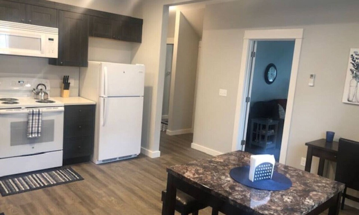 Longview Apartment | 3143 Dover #1 · Modern Apartment High End Finishes & Washer/Dryer In-unit.