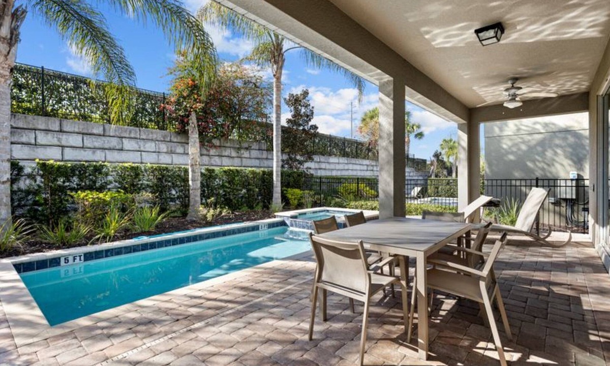 West Kissimmee Cottage | 320-6-pc-pet Friendly 6 Bedroom Home With Game Room