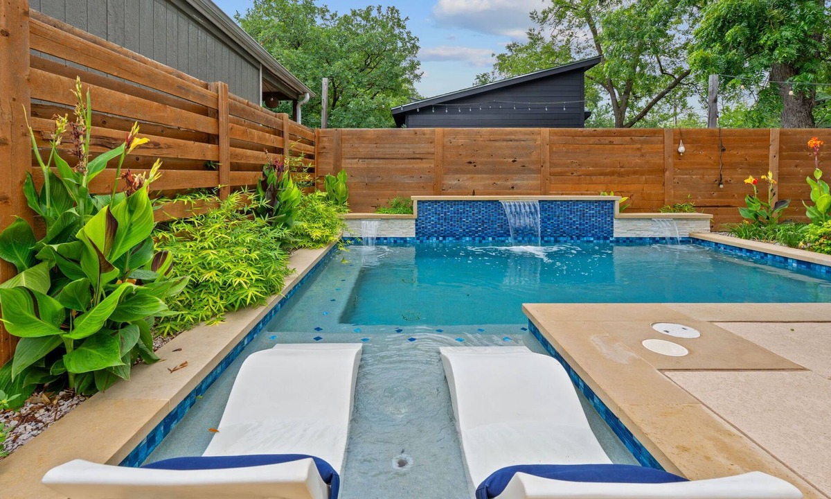South Manchaca House | 3BR Oasis Near SoCo - Pool - BBQ - Mins to DT ATX