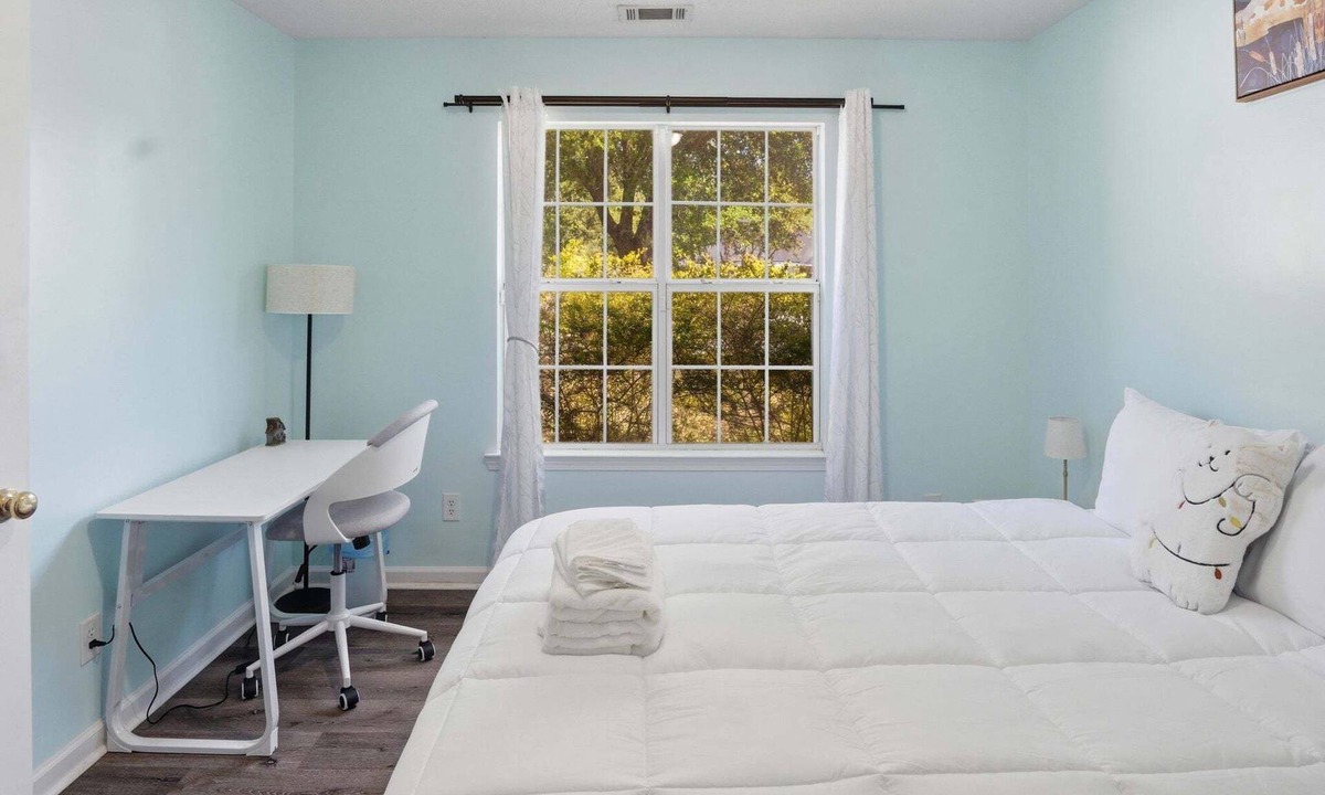 Savannah House | 3br Savannah Home Sleeps 5 Near Historic District 3 Bedroom Home