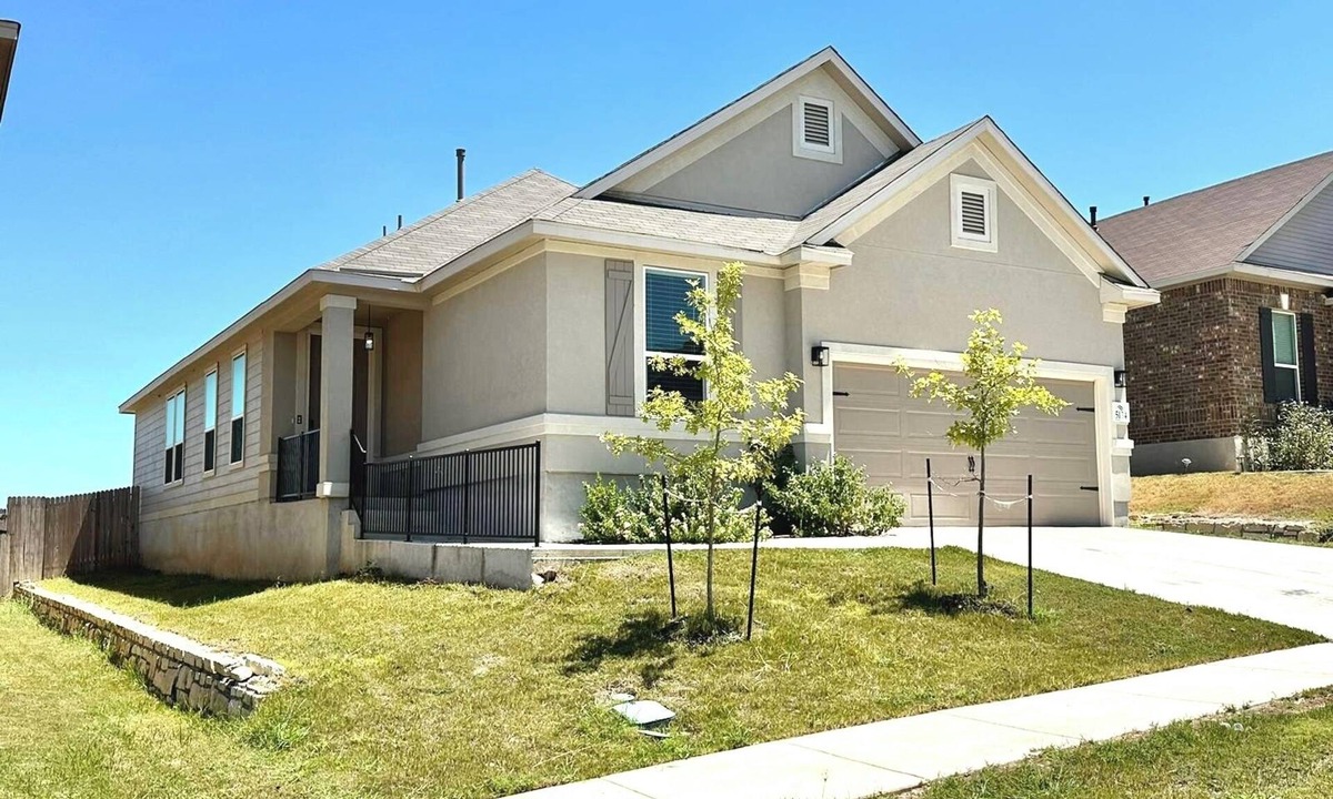 Converse House | 4 Bed 2 Bath Beauty Spacious Gem