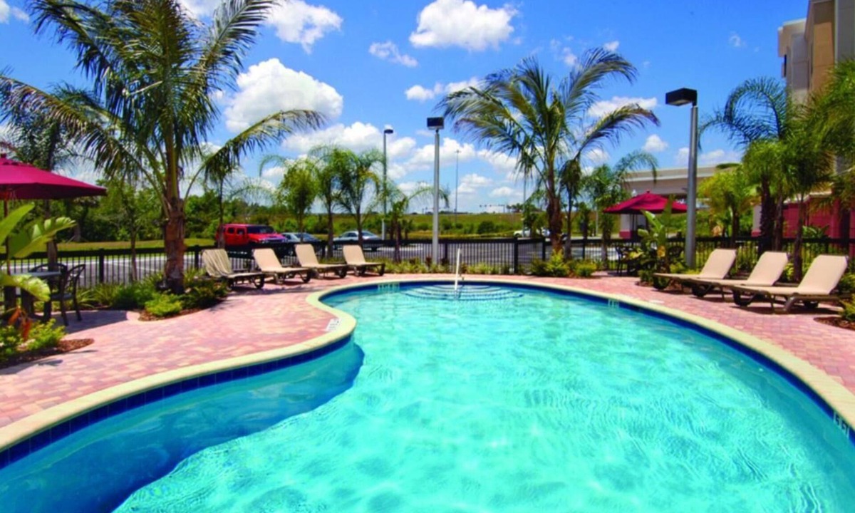 Wesley Chapel Hotel | 4 Hampton Comfort | Large Groups w/Fitness Center & Breakfast Included!