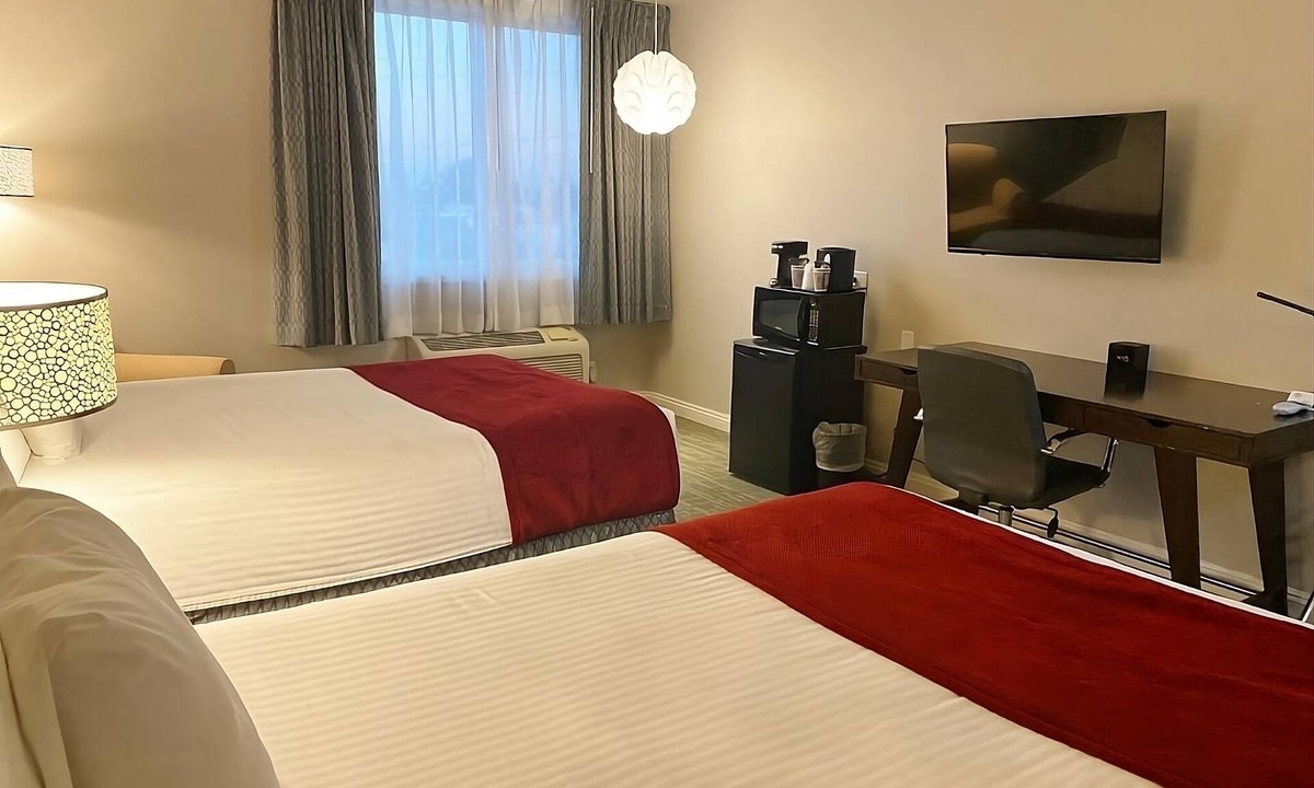 Torrance Hotel | 4 Relaxing Double Room Close to Beaches and LA City Attractions