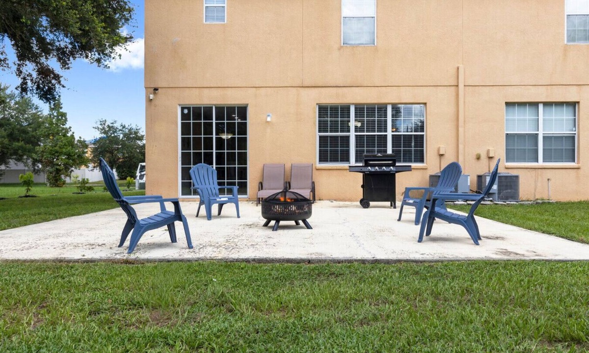 Boyette House | 4BR Oasis | Fast WiFi Workspace, Near River