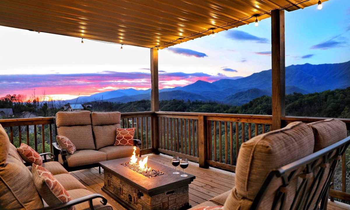 Chalet Village Cabin | 5BR Cabin/Panoramic Mt and Valley Views/Game Room + Hot Tub/Cul-de-Sac