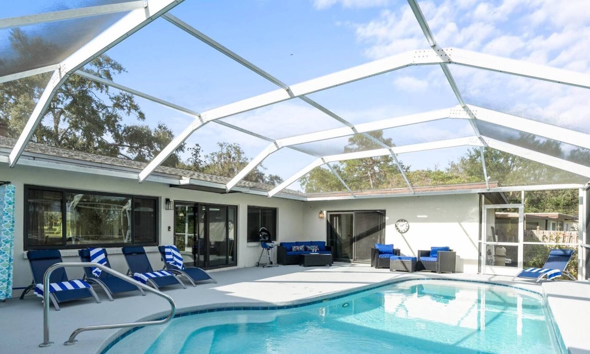 Temple Terrace House | 5BR Contemporary Modern Pool Home | Sleeps 12 | Temple Terrace Neighborhood | Busch Gardens & USF
