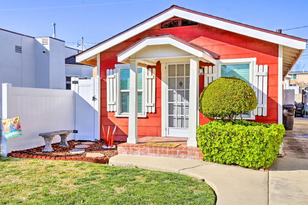 North Long Beach House | 7 Mi to Downtown: Long Beach Bungalow w/Patio!