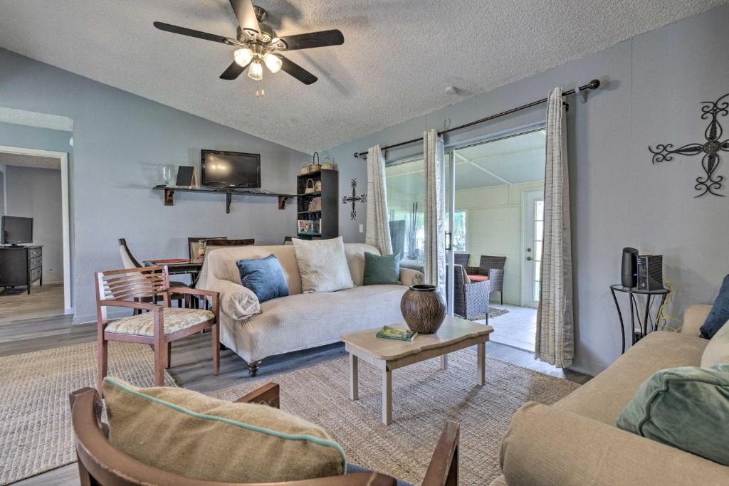 Pine Hills House | ~ 9 Mi to Universal: Orlando Retreat w/Sun Porch!