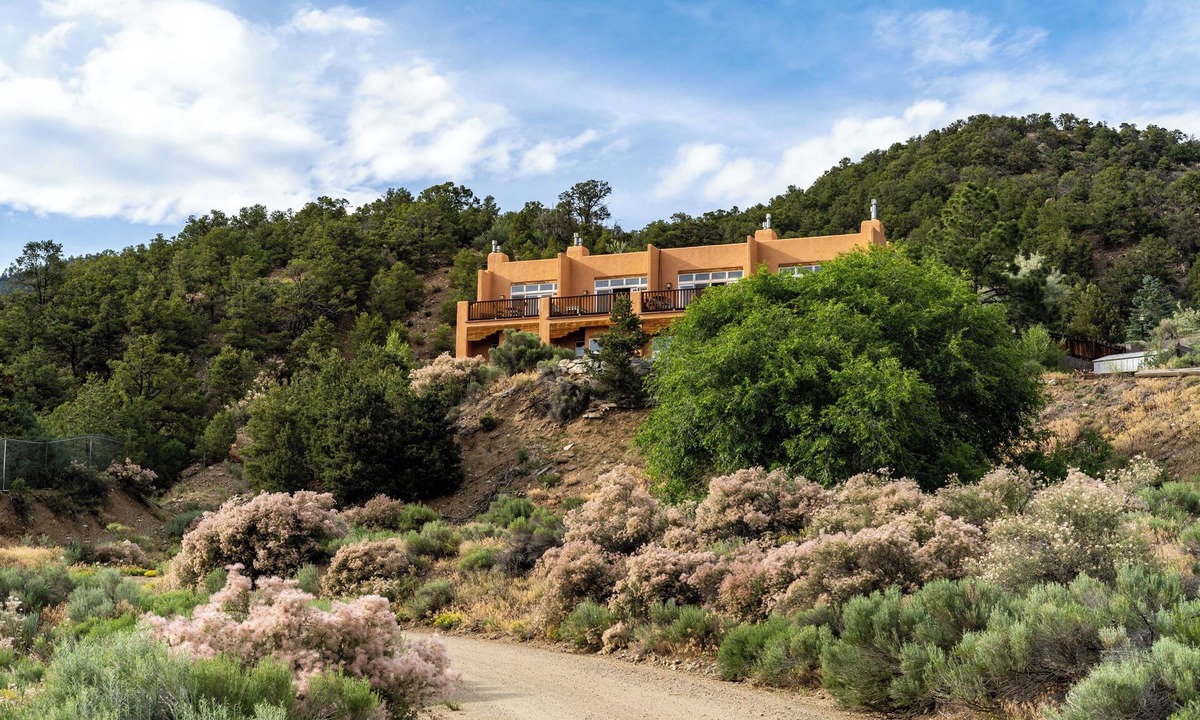 Arroyo Seco Apartment | A Bella Vista Valdez Lodge, 4-BR, 4-Bth, 4 LR, 2 chef kitchens