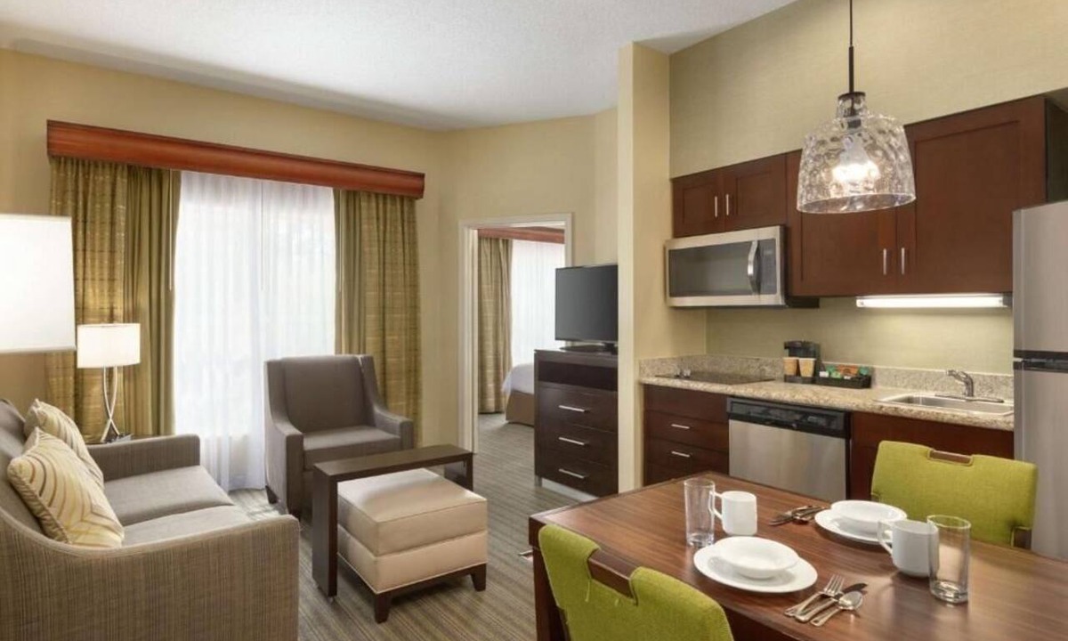Feather Sound Hotel | A Place to Unwind, Unplug, and Recharge! Full Kitchen, Free Breakfast, Pool!