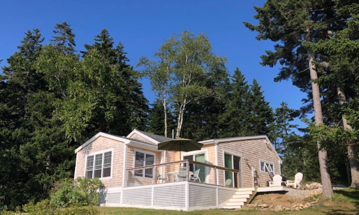 Spruce Head Cottage | Adorable 2-bedroom cottage with wonderful views in South Thomaston