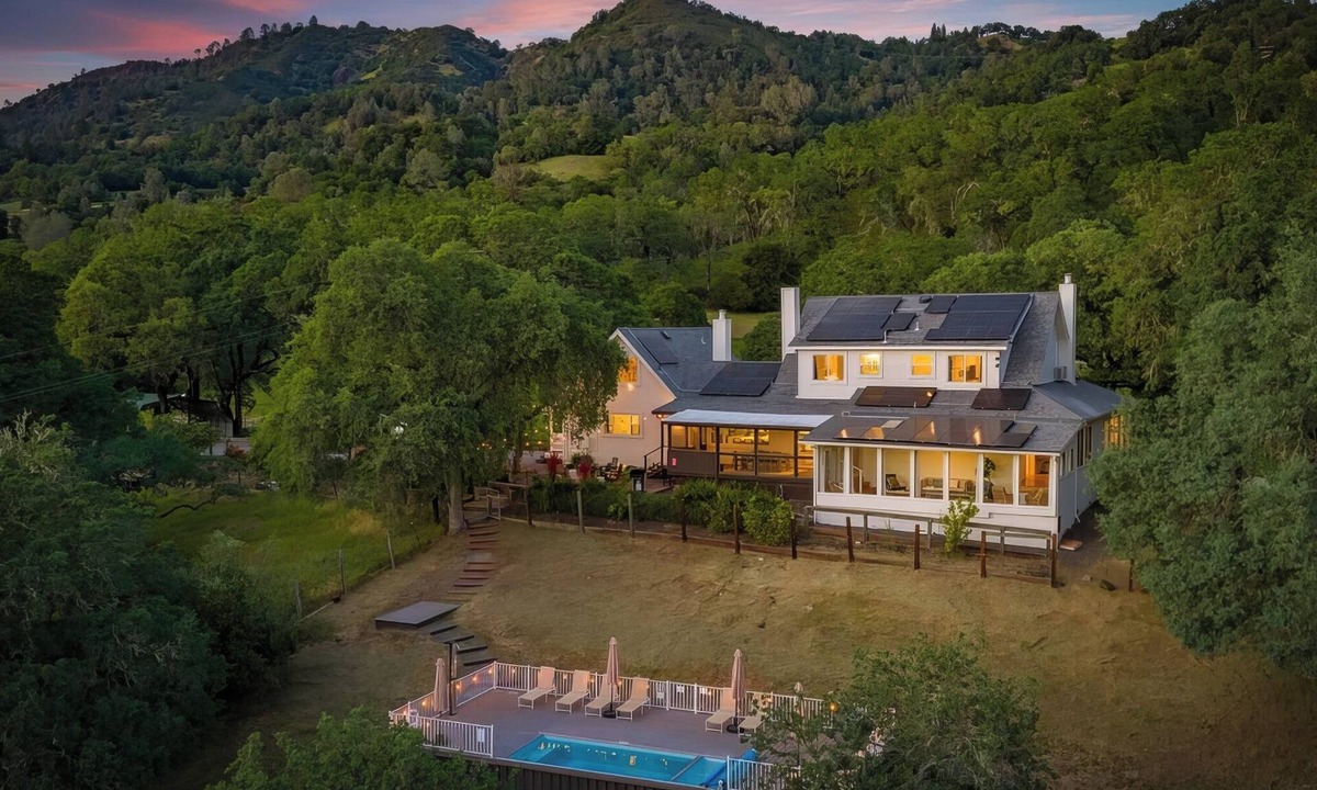 Cloverdale House | Alexander Valley | Hot Tub, Pool & Pickleball