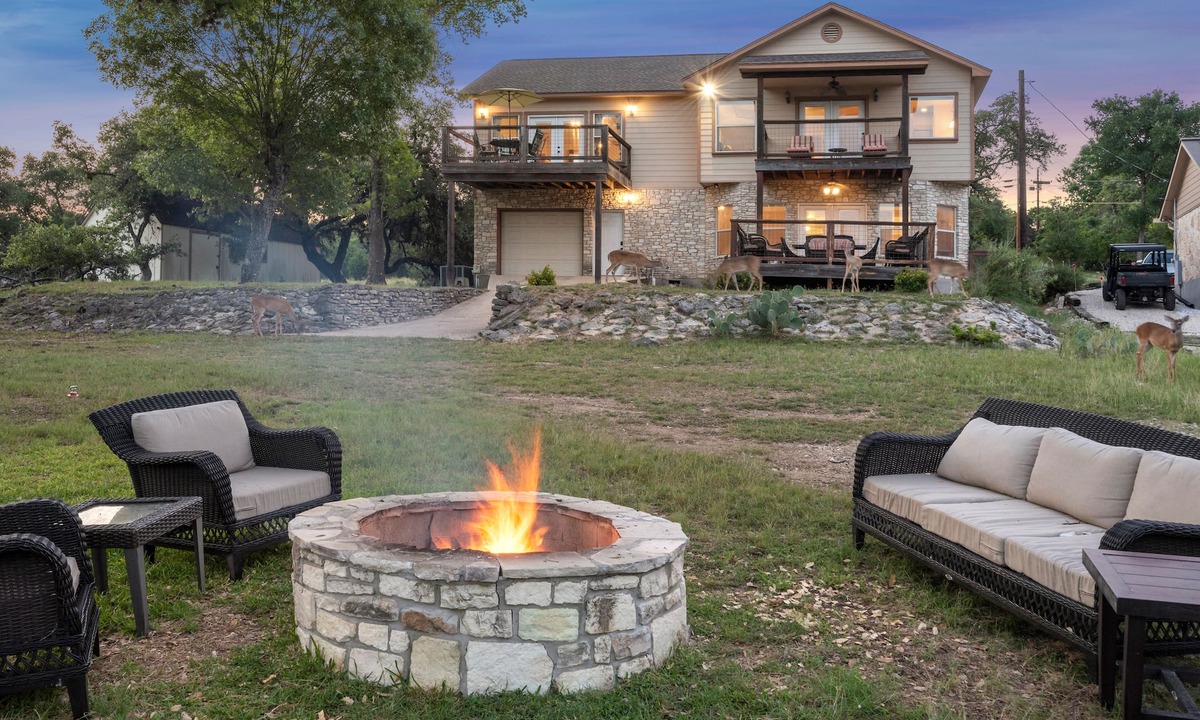 Canyon Lake House | Amazing lakefront on Canyon Lake in Hill Country. Giant backyard! Extra beds!