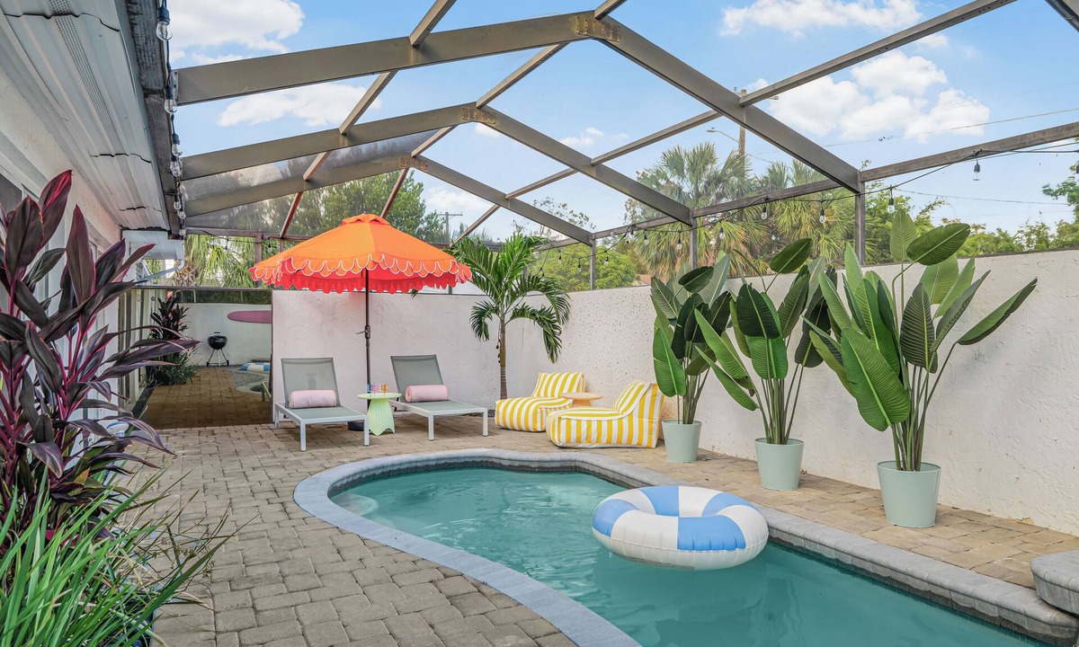 Tampa House | Art Deco Den - Charming 3 bedroom home with pool in Tampa