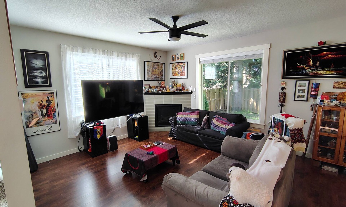 Hazel Dell House | Art filled and spacious 4-bedroom, 2-office house with private yard in Vancouver