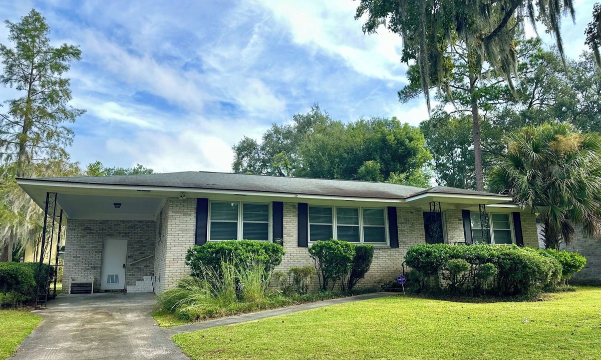 Savannah House | Available Sept! Early St Executive Rental- hospitals,HAAF,10 min to downtown
