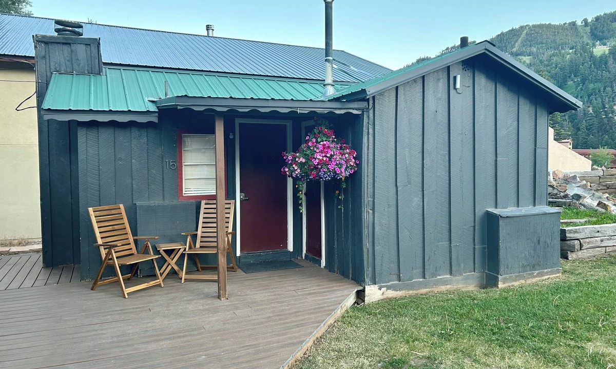 Red River Cabin | Baby Bear's Bunkhouse - 400sf cabin in the heart of Red River