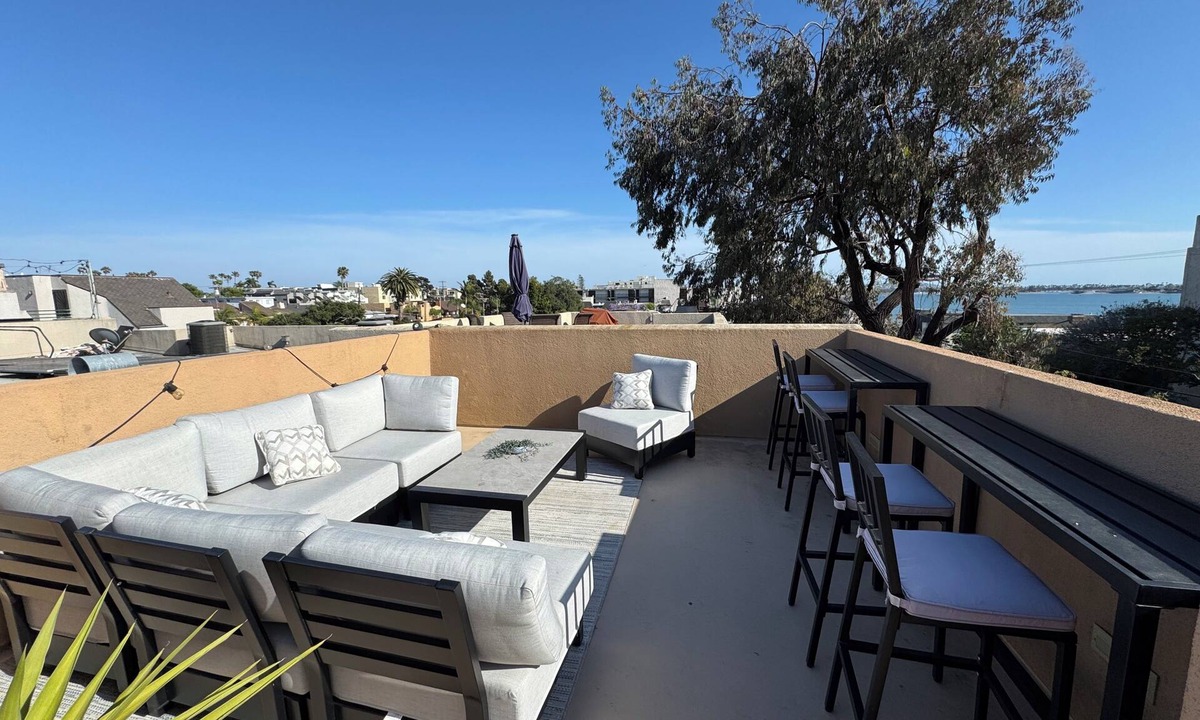 Crown Point House | Bayview Beach Condo with Rooftop Patio-3bed/3bath with AC and garage parking