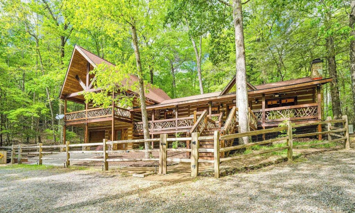 Hidden Lake Cabin | Bear Claw Lodge Stay