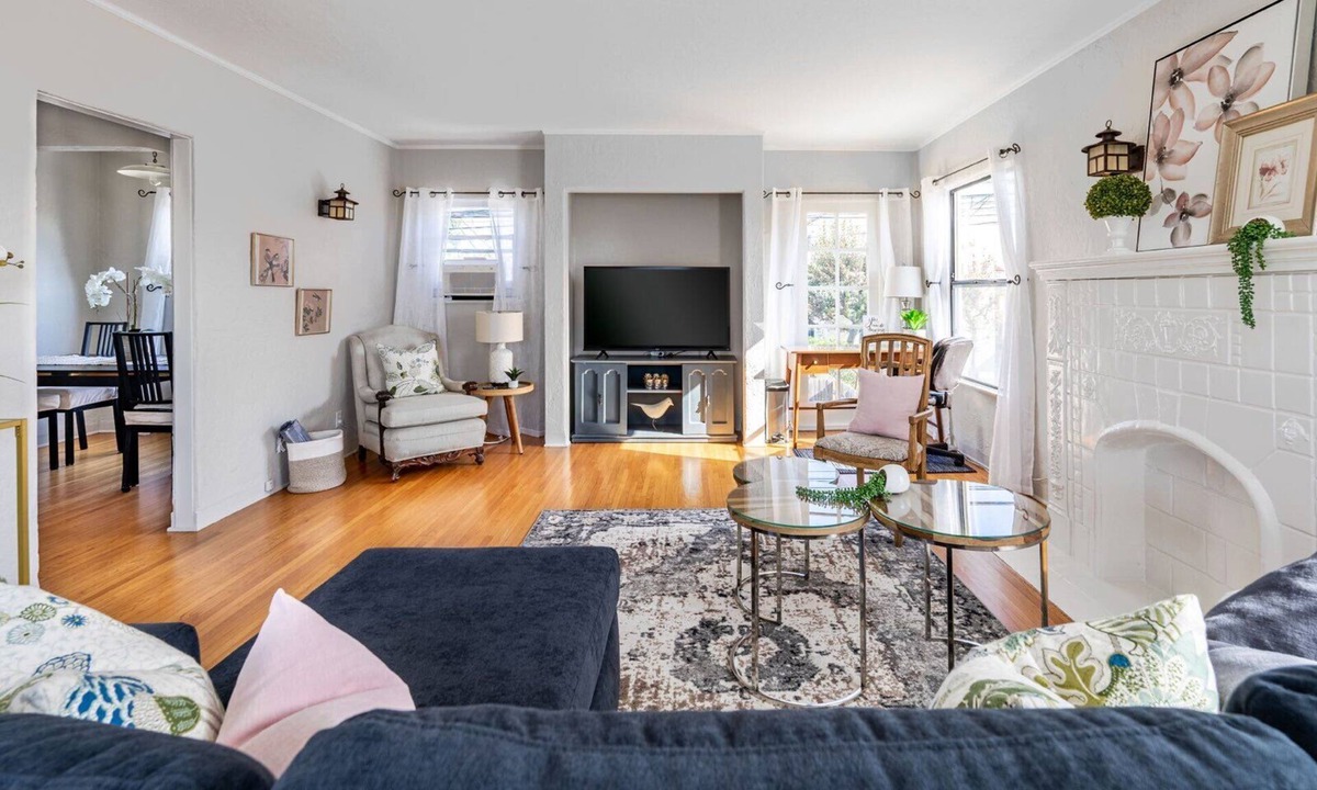 Belmont Heights House | Beautiful 2nd Floor Stand Alone Home with Garage & Gym Near Beach
