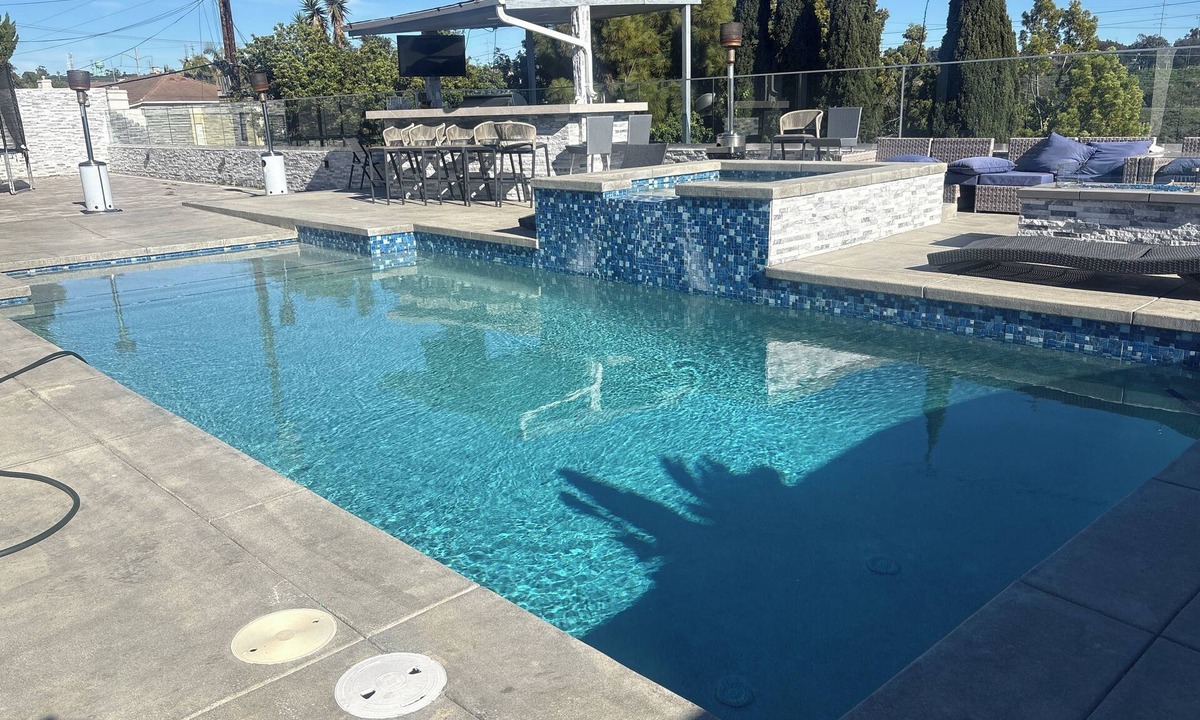 Ladera Heights House | Beautiful backyard for any event, alot of space,luxury restroom.A pool, Jacuzzi.