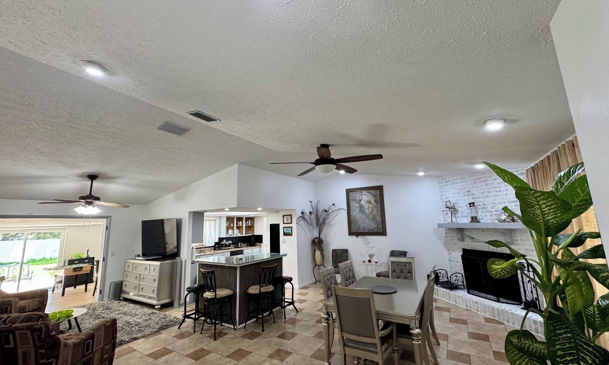 Riverview House | Beautiful oversized 2-bedroom house in Riverview near many points of interest.