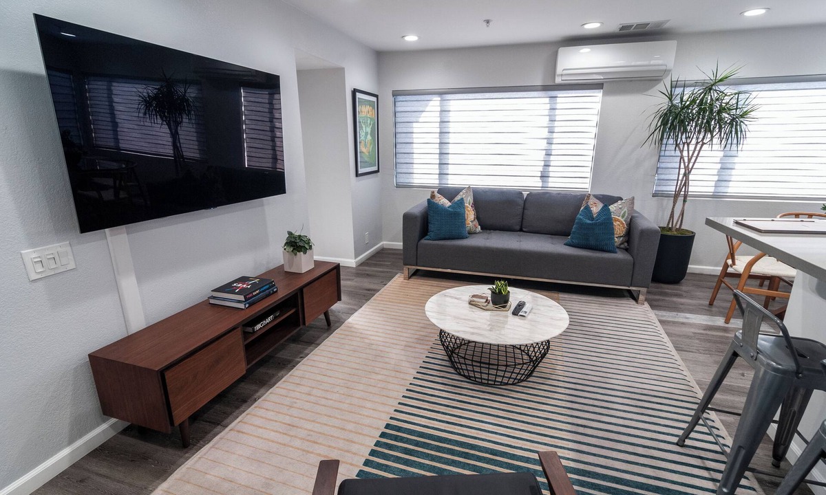 Peninsula House | Belmont Shore Peninsula - 2 King Suites 2.5Baths - Roof Deck + Garage - Sleeps 6