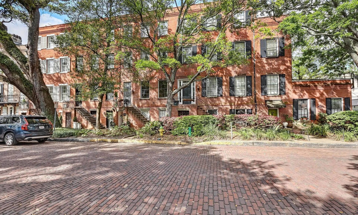 Historic Downtown Savannah Condo | Best Location Period! Luxury On Renowned Jones St In Heart Of Historic District!