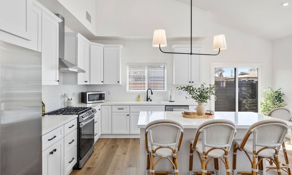 Del Aire House | Brand new coastal modern 3 bedroom home in Hawthorne with A/C