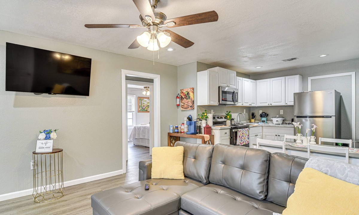 Bearss Plaza House | Breezy Tampa Home w/Yard: Perfect for Long Stays