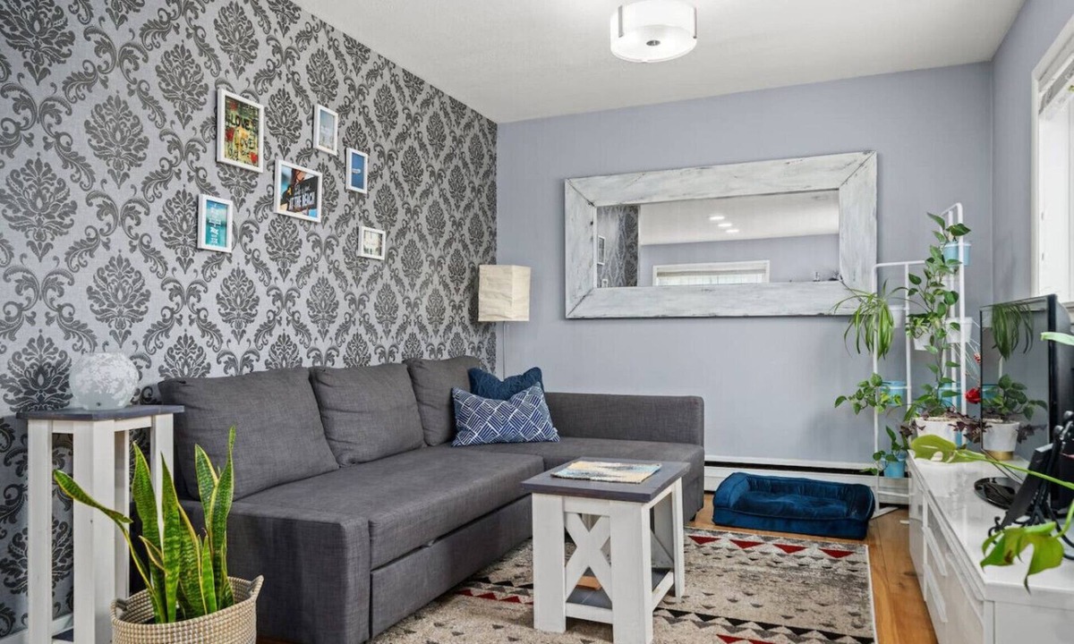 Ramsay Apartment | Bright and Open Coziness. 10 minutes to Stampede