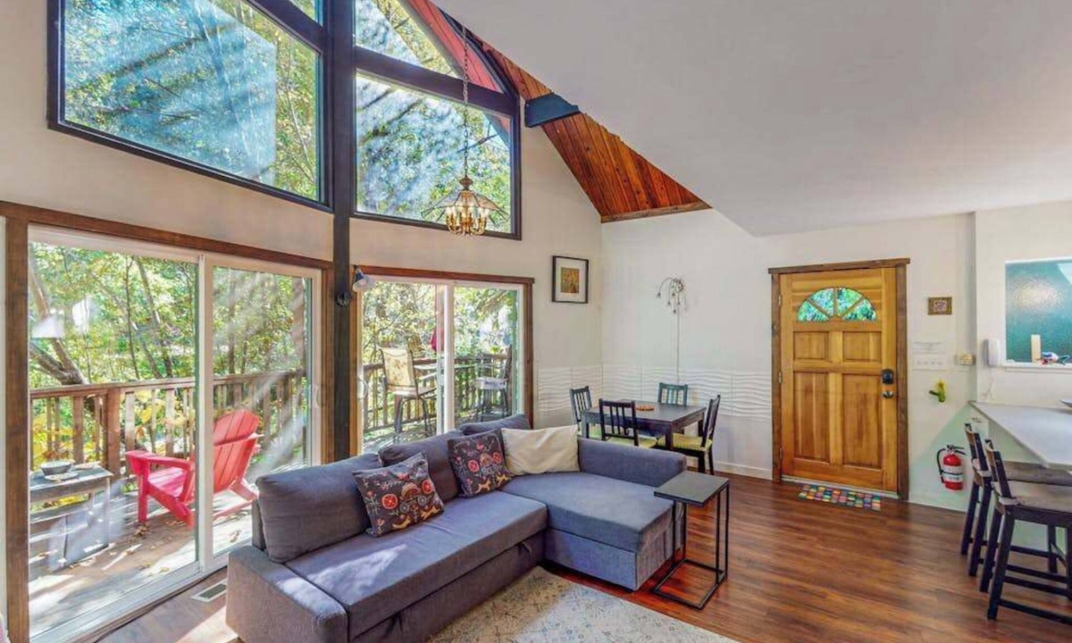 Cazadero House | Cazadero 2BR creekside cottage — fenced yard, dogs welcome