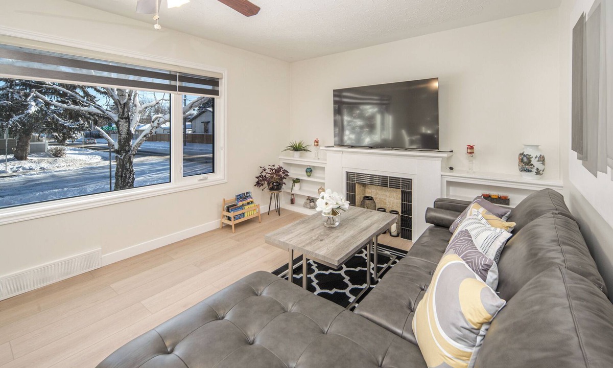 Northwest Calgary House | ✨Central Location | Near Downtown, U of C , Foothills hospital and City Train