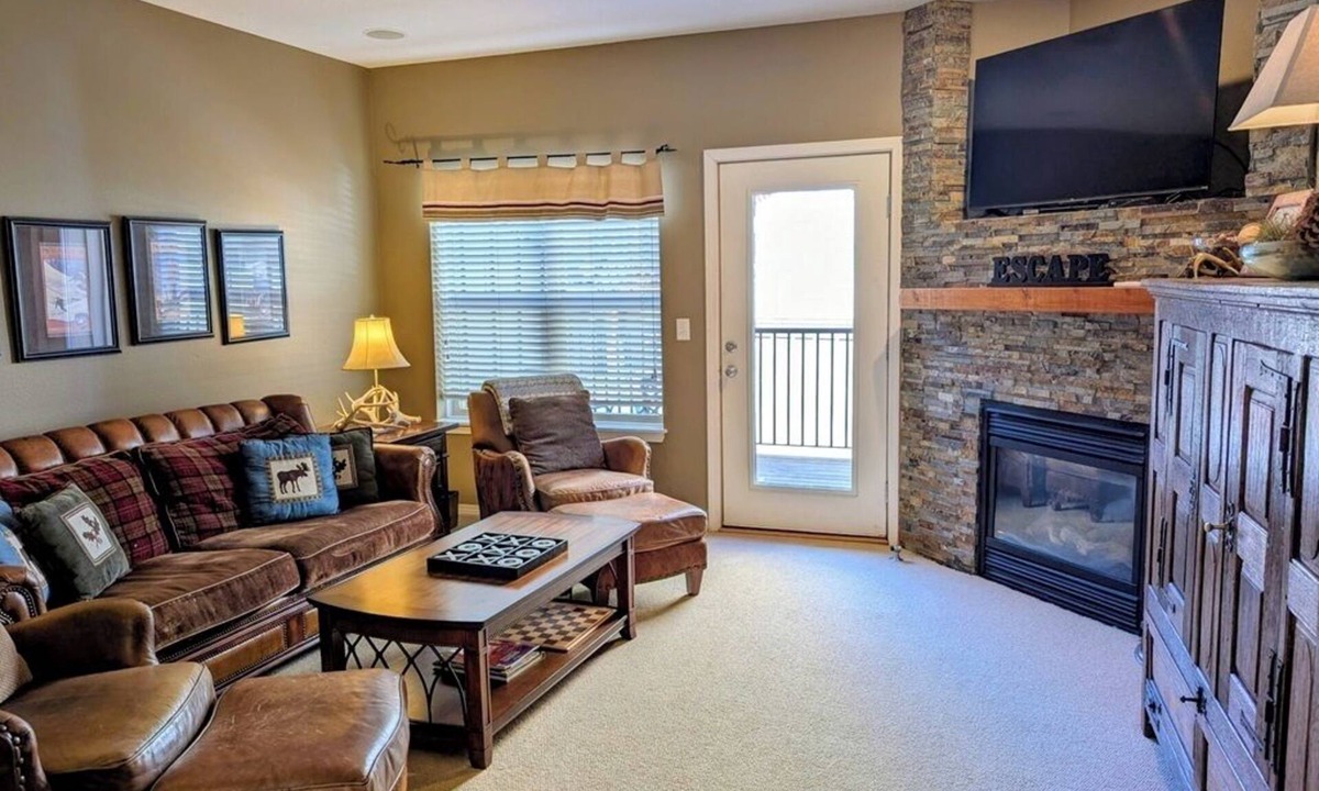 Government Camp Ski Chalet | Chalet 67 at The Official Collins Lake Resort